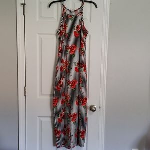 Discreet floral dress